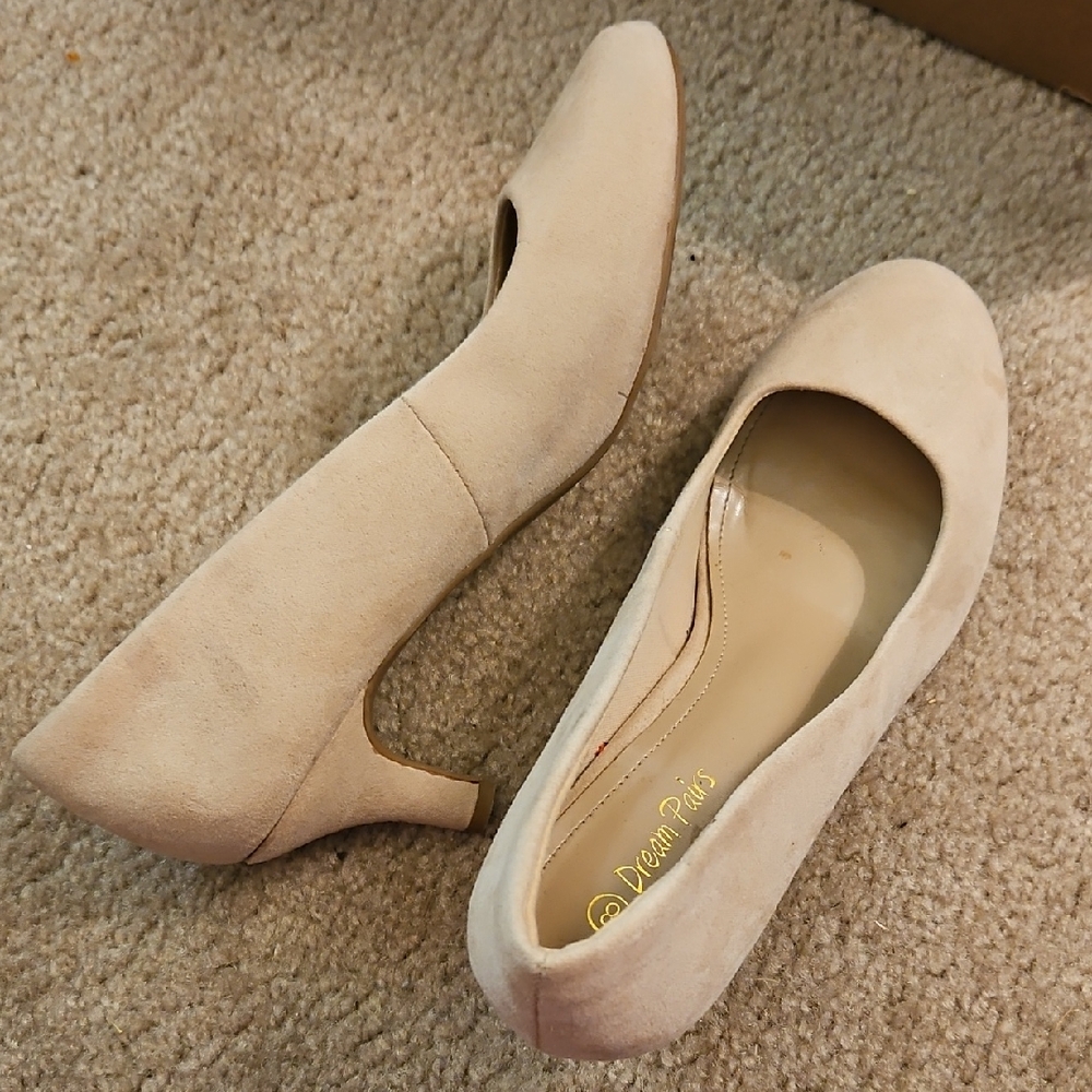 Dream Pairs Women's Cream Pumps